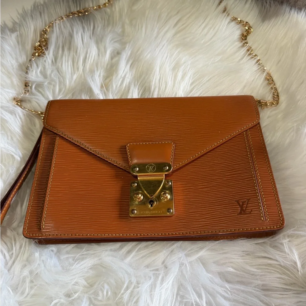 Louis Vuitton Epic‎ Seller Dragonne Clutch